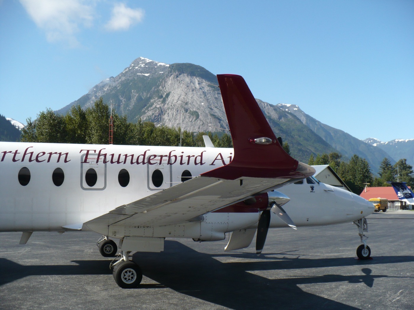 Winglet, ailette verticale relevée en bout d'aile d'un avion à turbopropulseur
